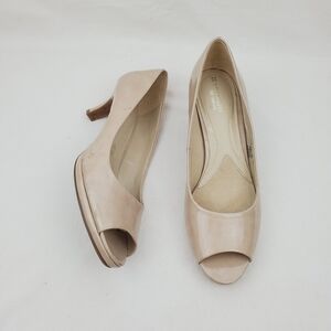 Naturalizer Hanning tan/cream peep toe pumps